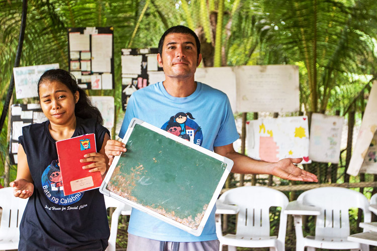 campagna-donazione-computer-tablet-bambini-filippine