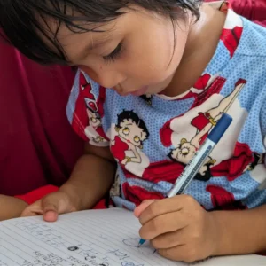 regalare-kit-scolastico-bambine-filippine